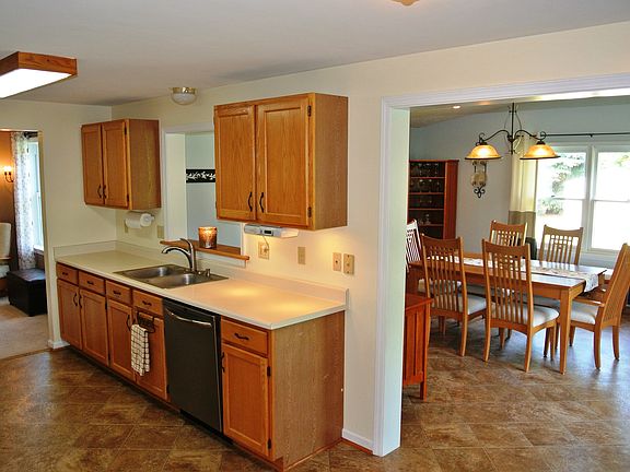 4th image of 679 Brookeville Dr