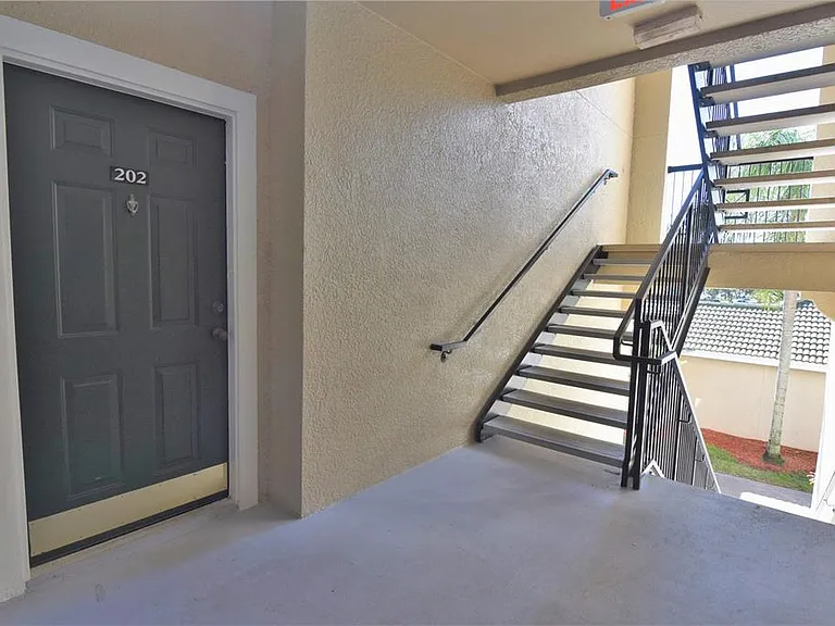 5122 Northridge Rd #202 — Photo 3