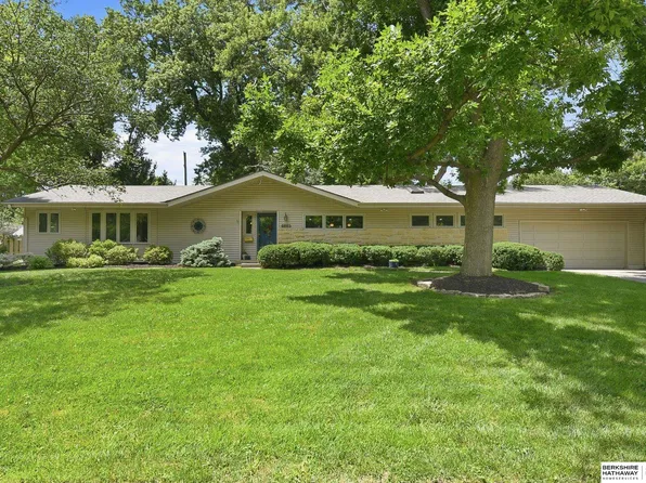 704 Dillon Dr, Omaha, NE 68132