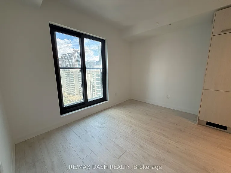 20 Soudan Ave #1501 — Photo 11