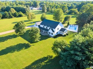 17350 Red Shale Hill Rd, Pekin, IL 61554