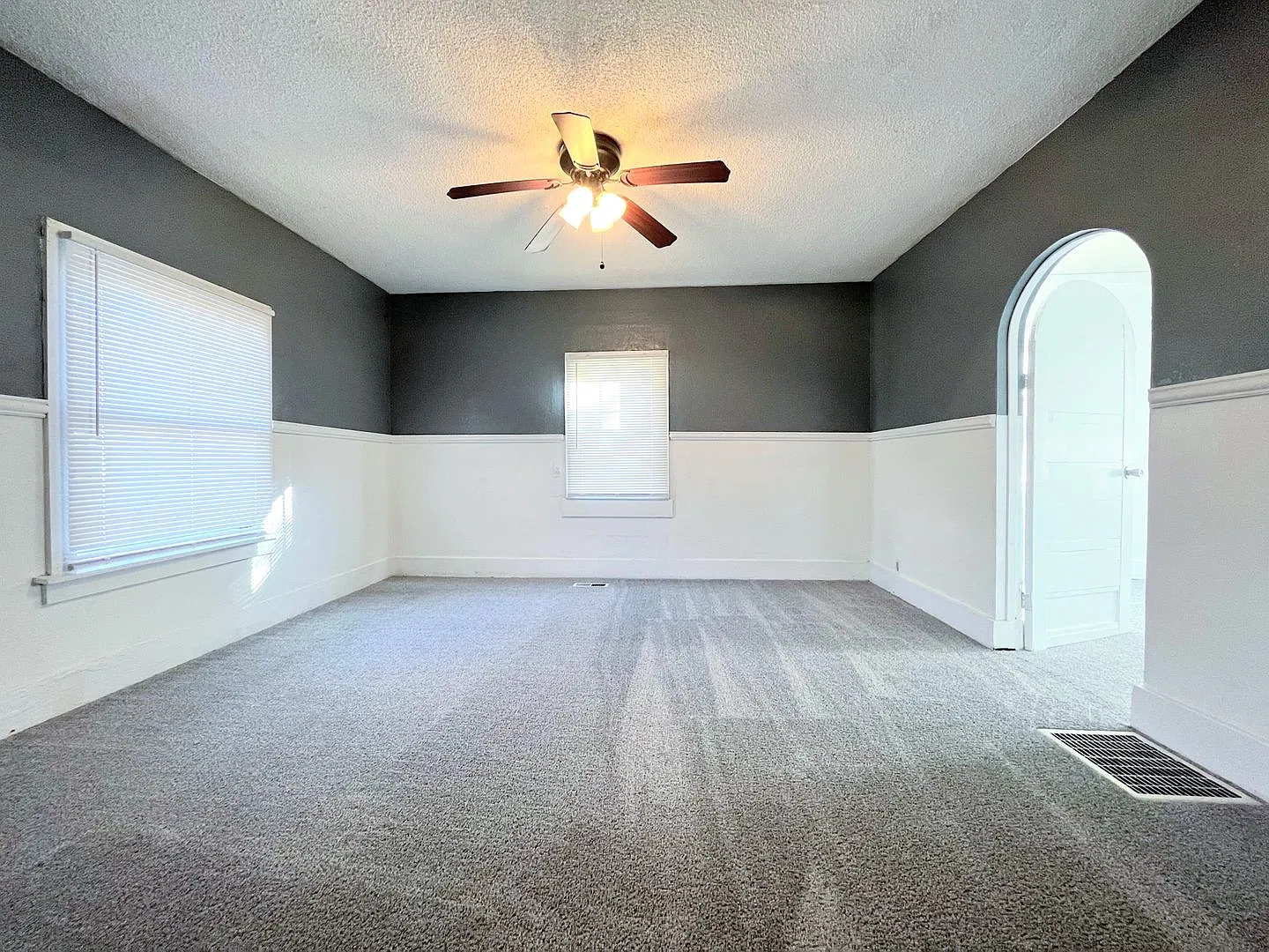 Cozy 2 Bedroom 1 Bath Home — Photo 3