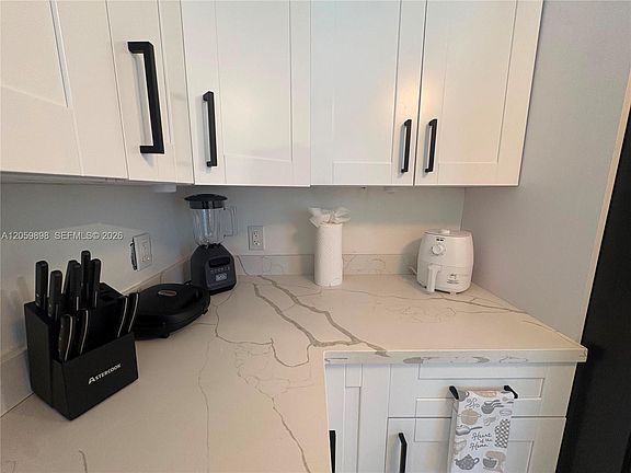 4th image of 929 SW 10th Ave