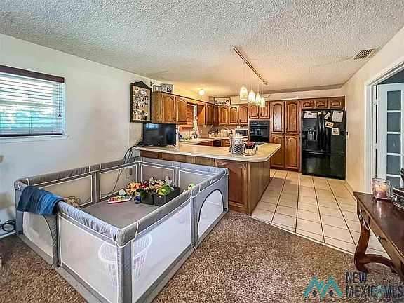 5th image of 2610 N Thompson Dr