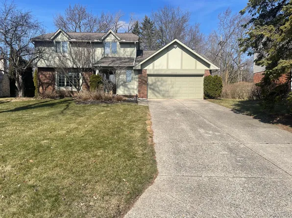 6250 Odessa Dr, West Bloomfield, MI 48324