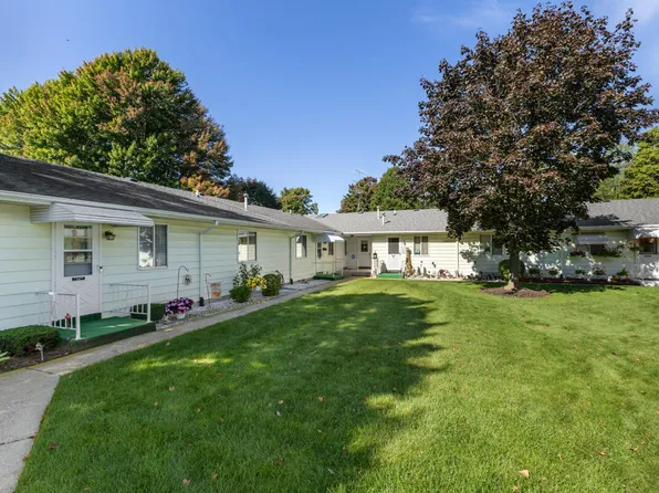 5752 Leisure South Dr SE, Kentwood, MI 49548