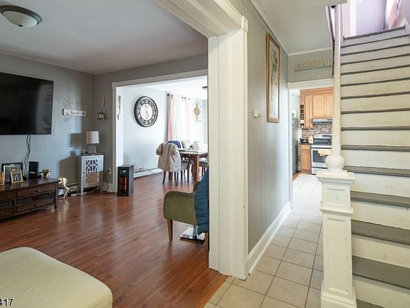 2nd image of 110 Suydam St