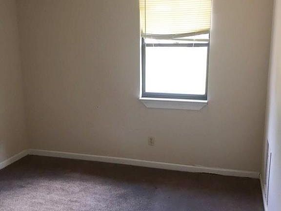 4th image of 250 Deer Ln