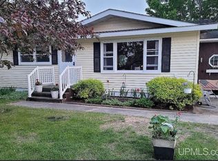 4849 Danforth Rd, Escanaba, MI 49829