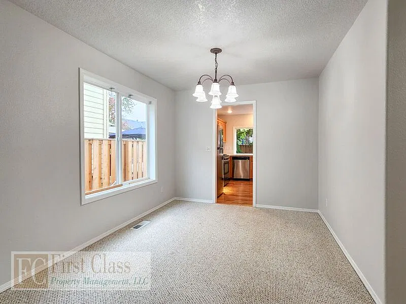 4 bed, 3.0 bath, 2400 sqft, $3,195 — Photo 4