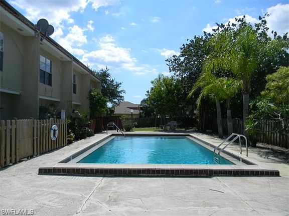 5th image of 1123 SW 48th Ter