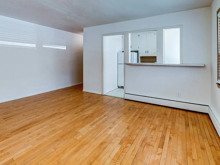 1600 Ford Pkwy — Photo 19