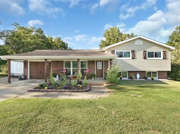 28 Wallach Dr, Fenton, MO 63026