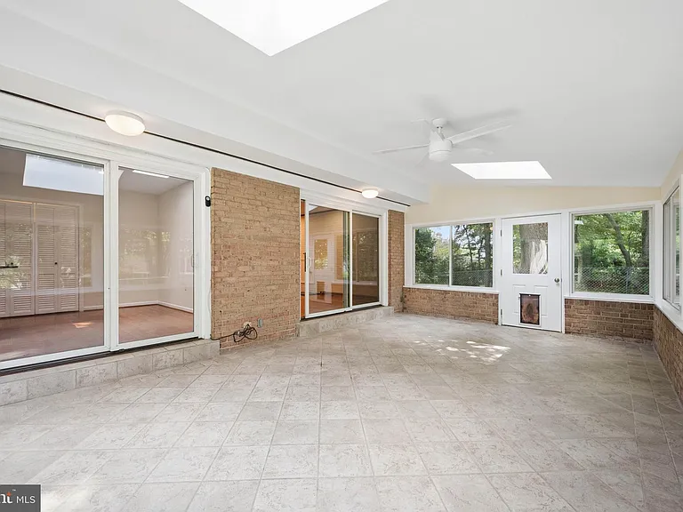 7016 Hopewood St — Photo 32