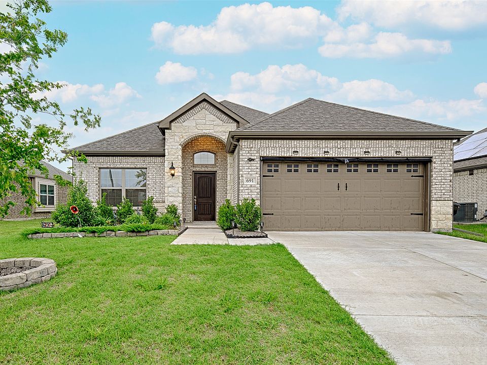 1st image of 691 Navasota Dr