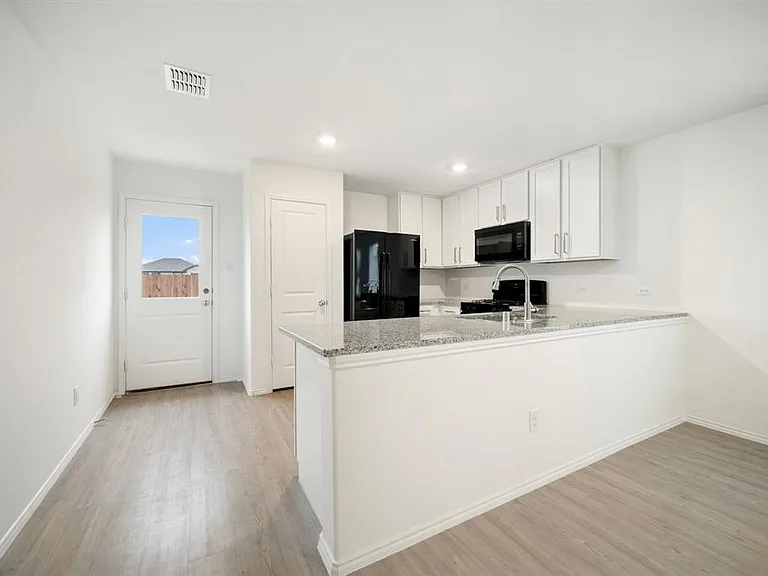 3037 Ashbrook Ln — Photo 8