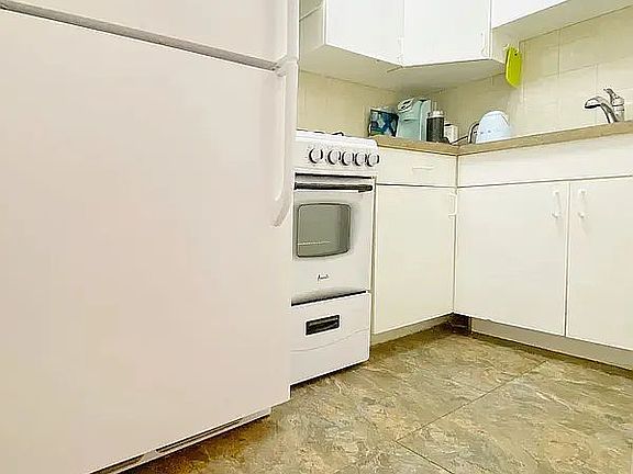 3rd image of 49 W 85th St APT 2B