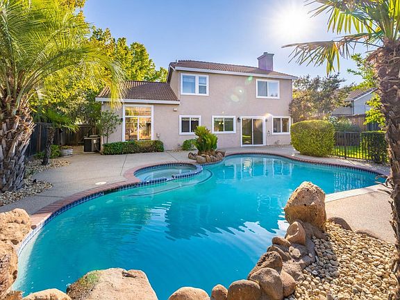 3rd image of 619 Blossom Oak Ct