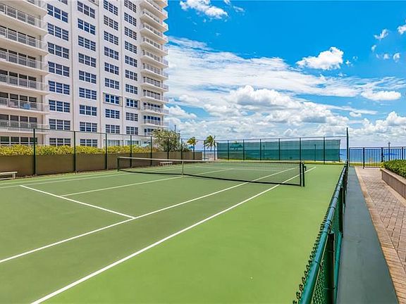 5th image of 3800 Galt Ocean Dr APT 914