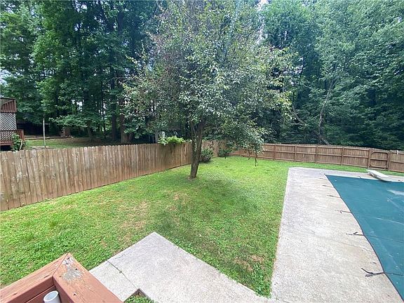 3rd image of 207 Hood Rd NW