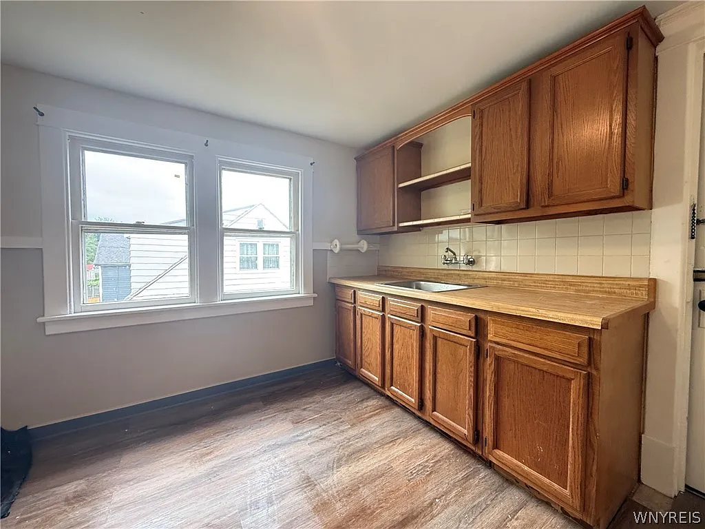 2 bed, 1.0 bath, 1842 sqft, $1,250 — Photo 4