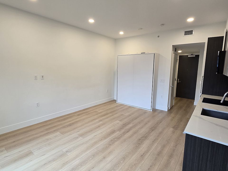 1st image of 333 Carrall St #404
