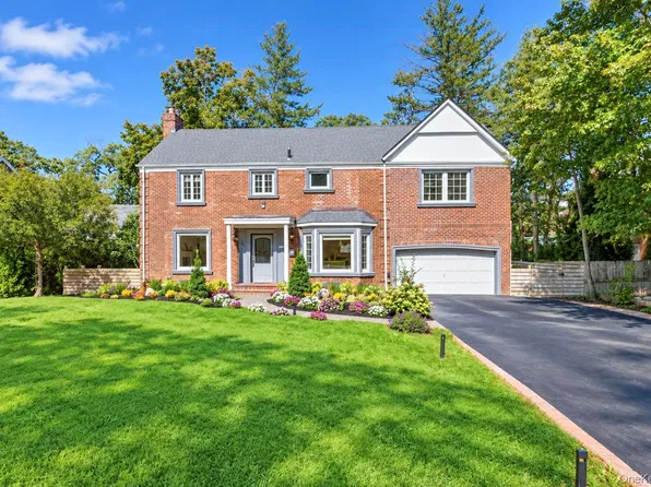 18 Pond Park Road, Great Neck, NY 11023