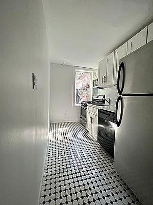 1st image of 94 Saint Marks Pl APT 8