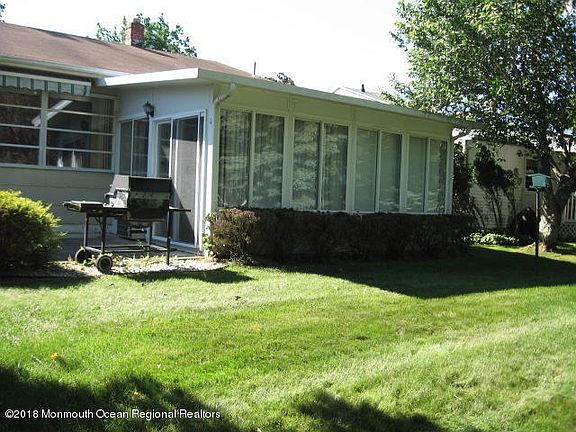 5th image of 54 Millbrook Dr