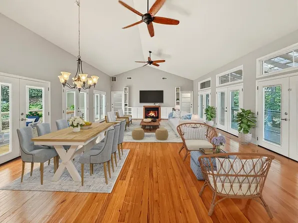 6567 Tahiti Way, Flowery Branch, GA 30542