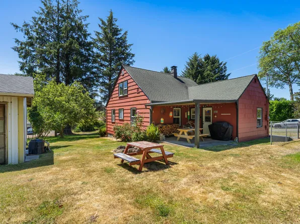 1945 Bishop Ave W, Tillamook, OR 97141