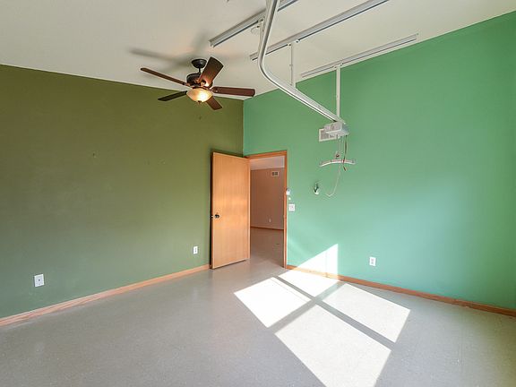5th image of 203 9th Ave N