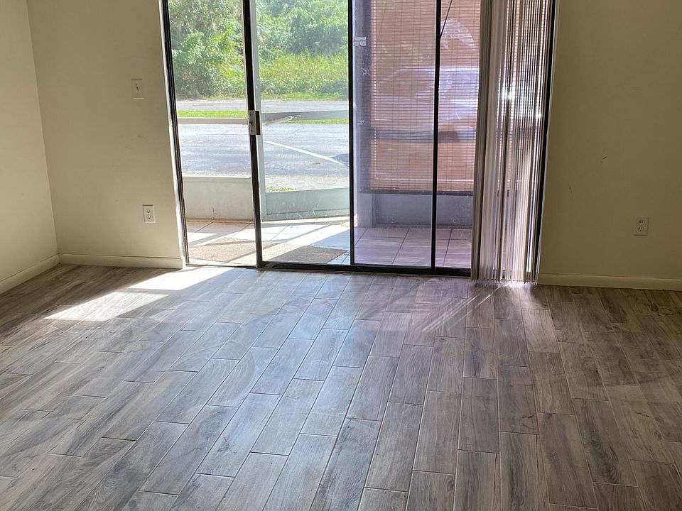 Living room with access to lanai and parking