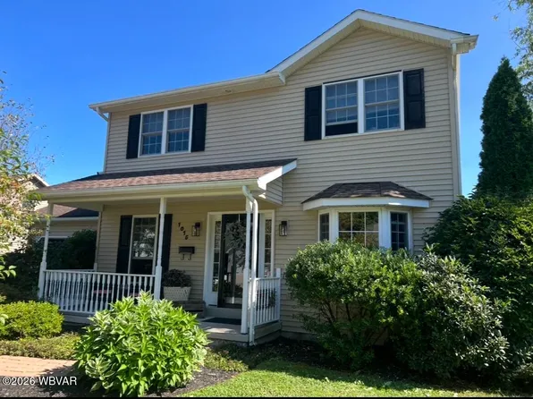 1015 Clifton Dr, Bloomsburg, PA 17815