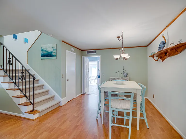 2722 Cardinal Dr — Photo 9