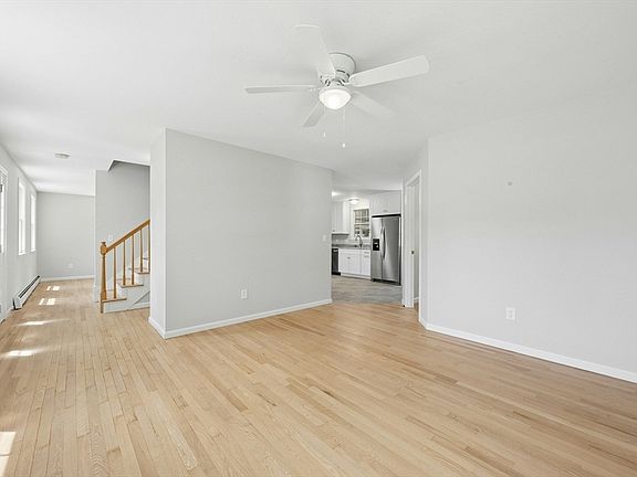 3rd image of 17 Bonner Ave