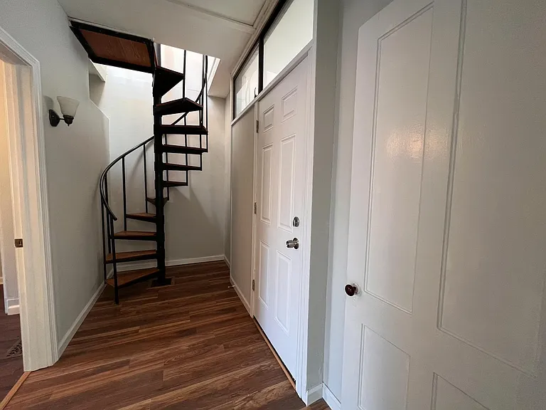 362 Laurel St #E — Photo 9