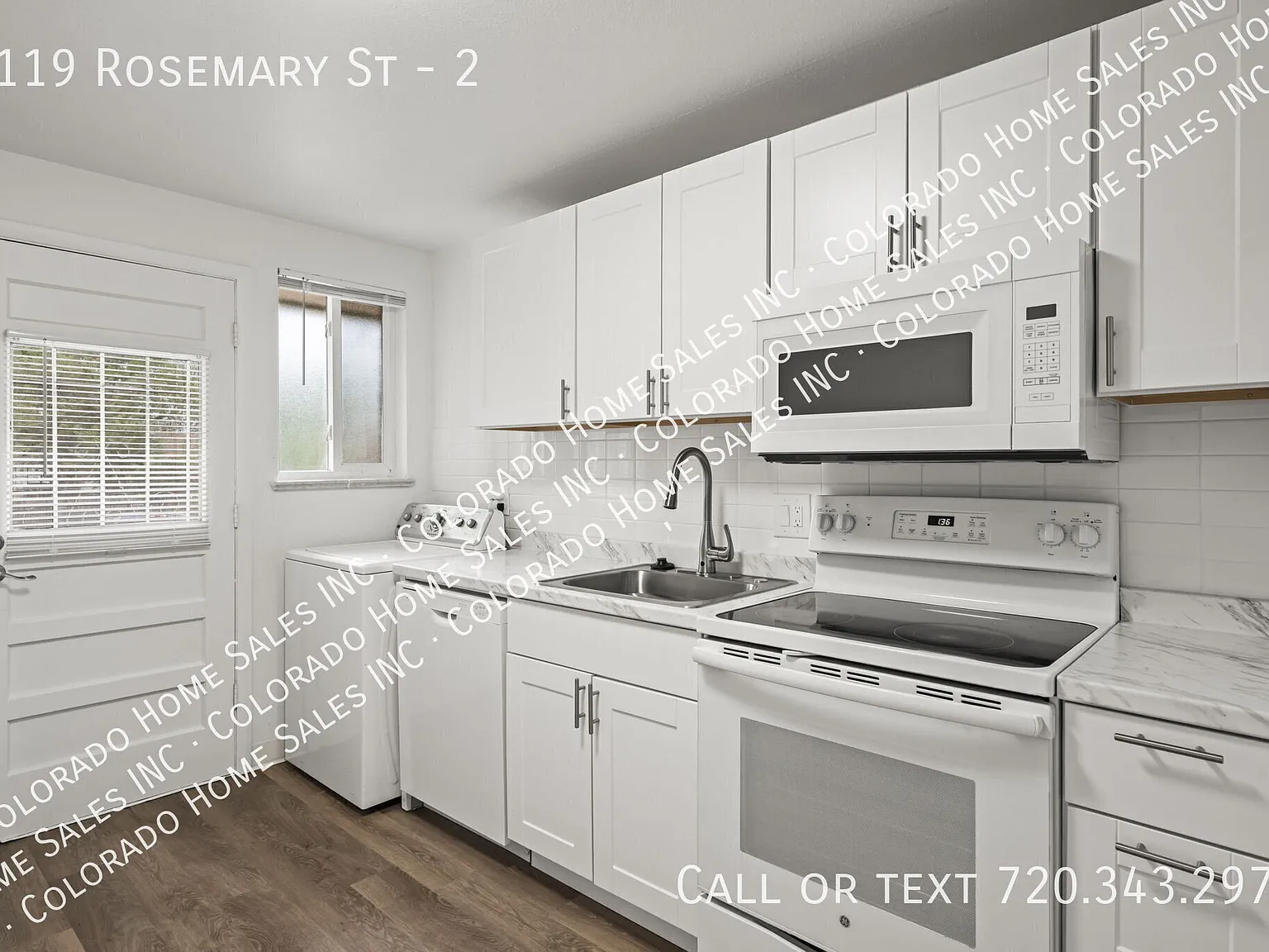 Lovely, spacious and renovated 2 bed, 1 bath in small building — Photo 2