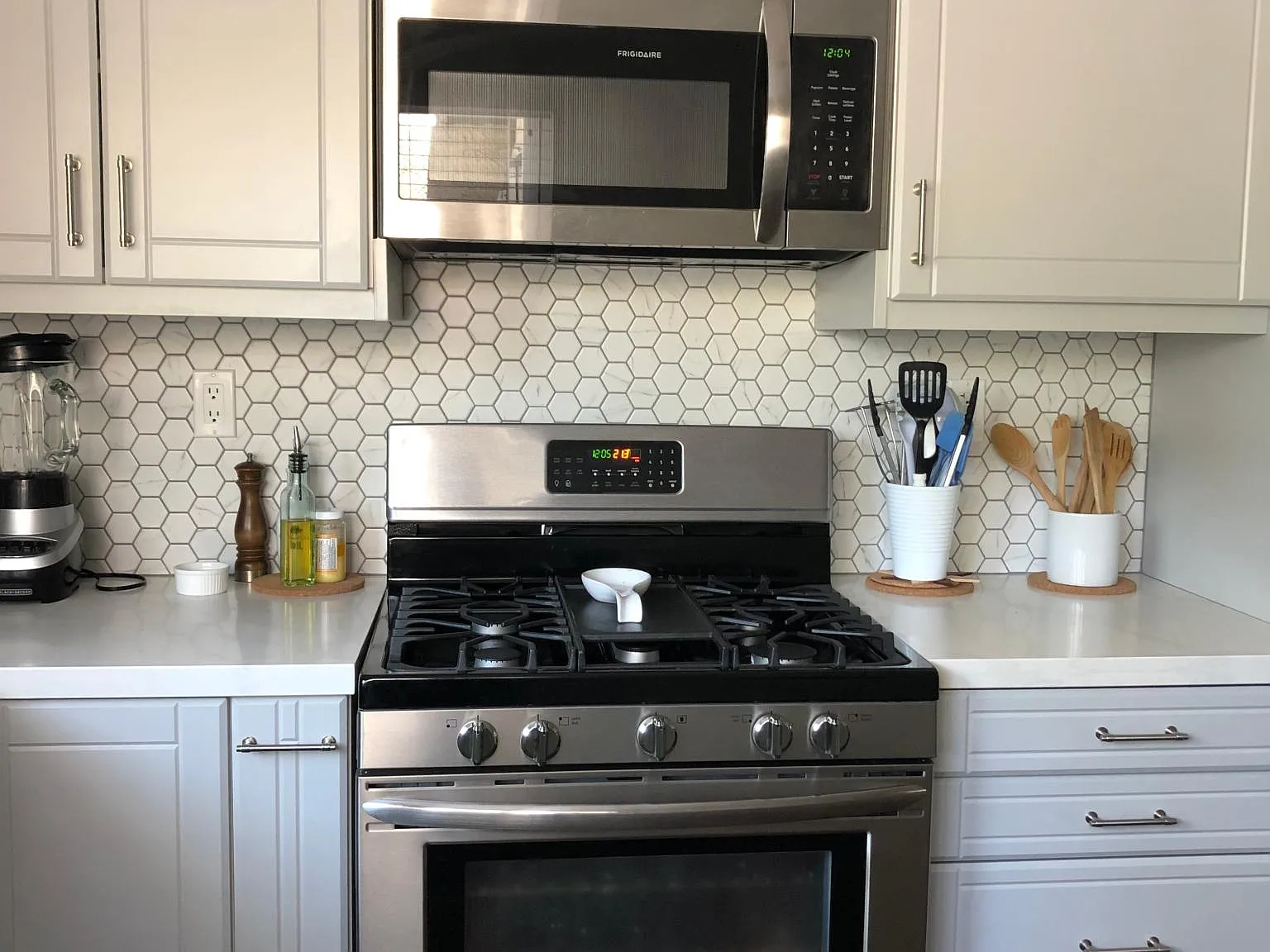 2 bed, 956 sqft, $3,000 — Photo 3