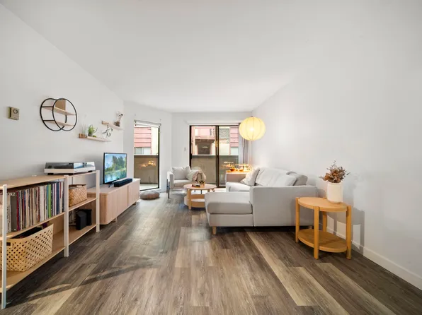 975 W 13th Ave #209, Vancouver, BC V5Z 1P4