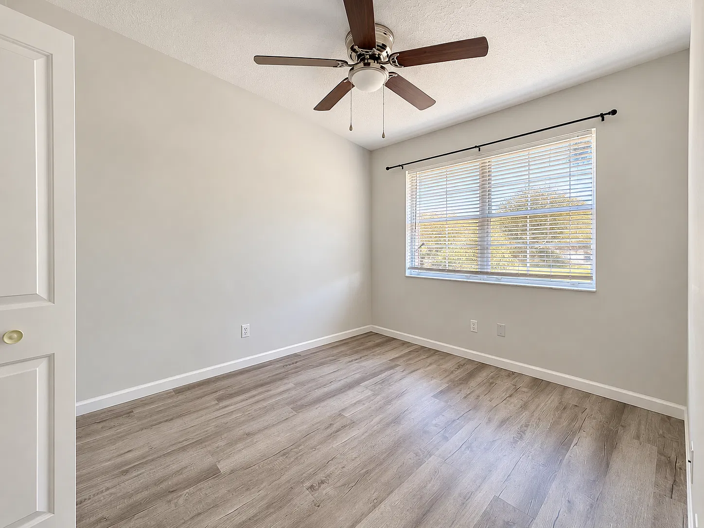 3 bed, 891 sqft, $1,600 — Photo 3