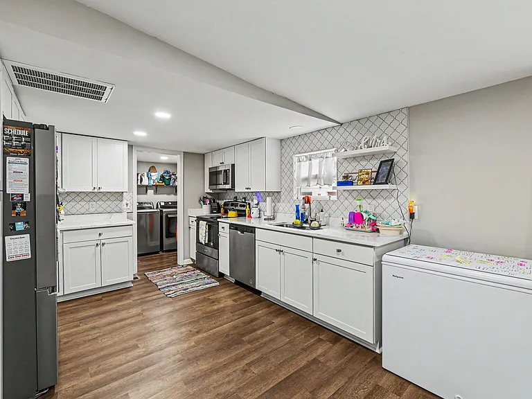 309 Farrell St — Photo 7