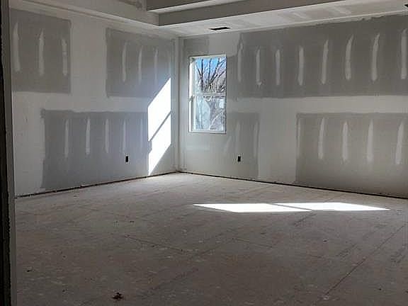 3rd image of 5177 Glen Forrest Dr