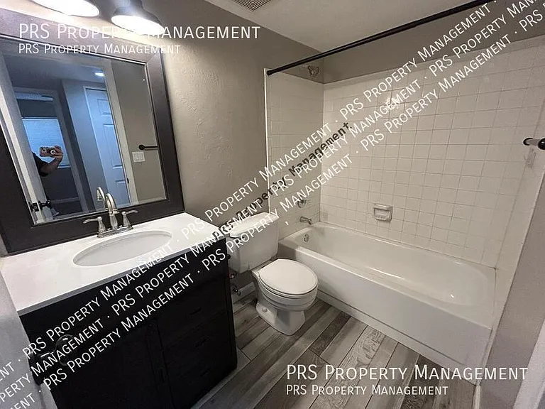 2207 W Monroe St — Photo 29