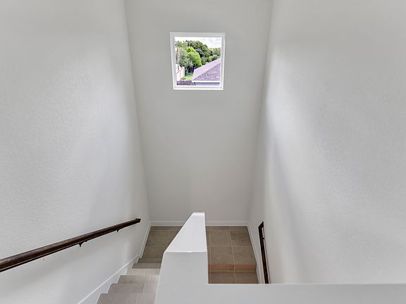 3rd image of 532 Park Cir #532