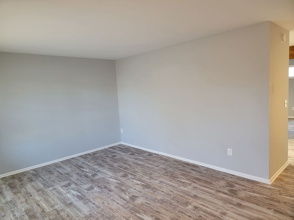 1st image of 1619 Breakers Dr #B
