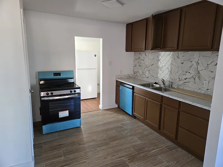 908 King Ave — Photo 9