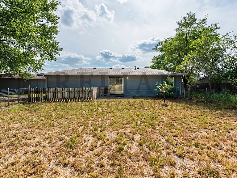 1320 E Peach Ave #1 — Photo 16