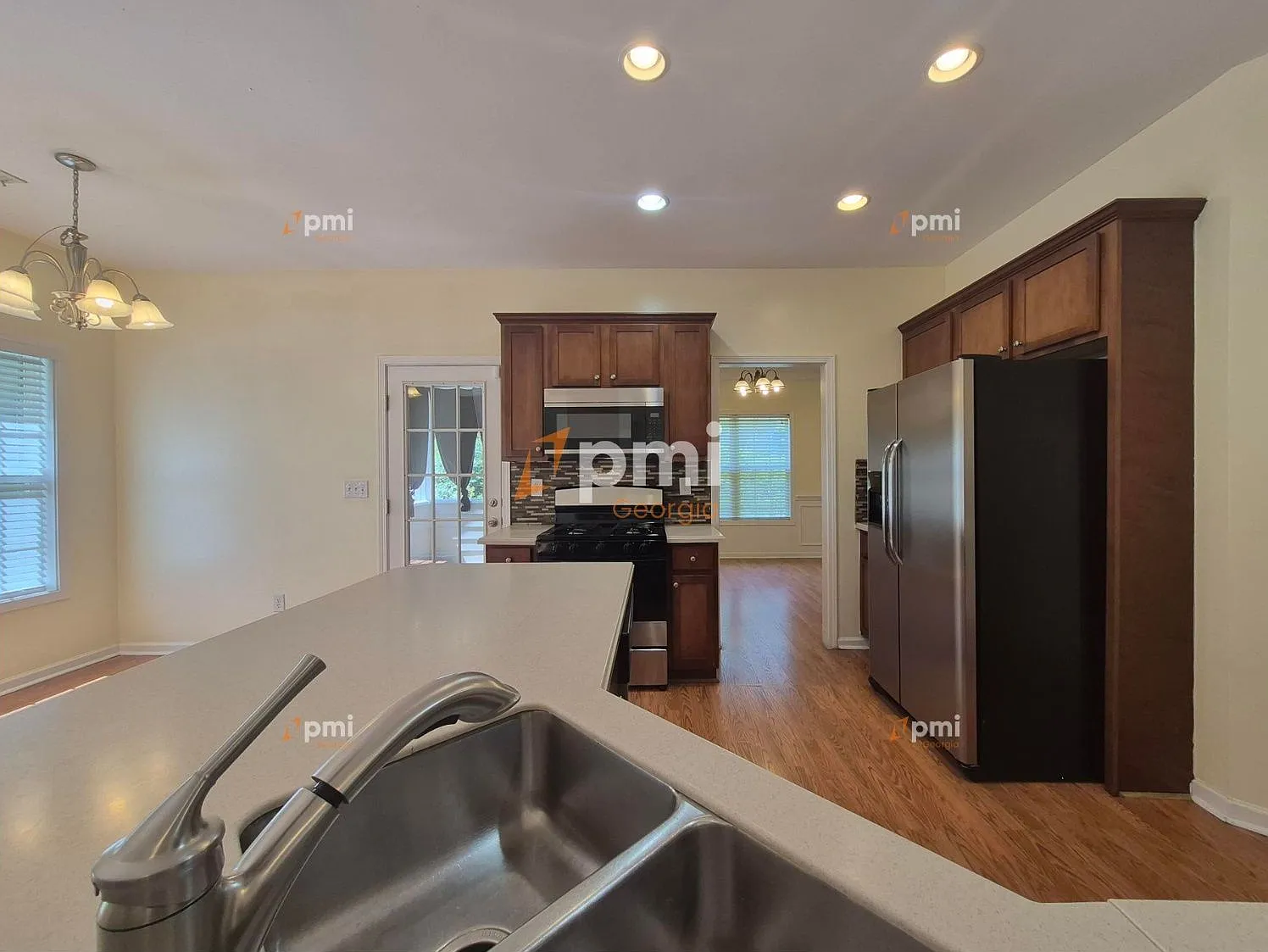 4 bed, 2.5 bath, 2578 sqft, $2,249 — Photo 3