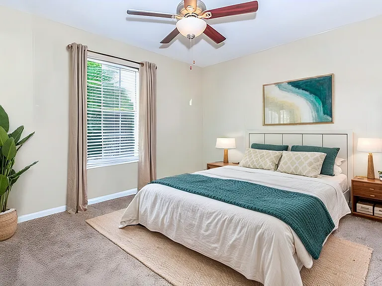 Kingsgate Apartments — Photo 3